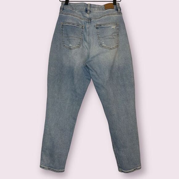 American Eagle Distressed Curvy Mom Jeans 4 - Picture 4 of 7